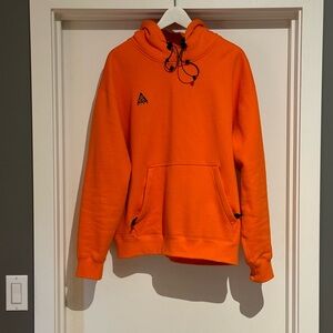 NIKE ACG PULLOVER HOODY
Safety Orange Men's Large